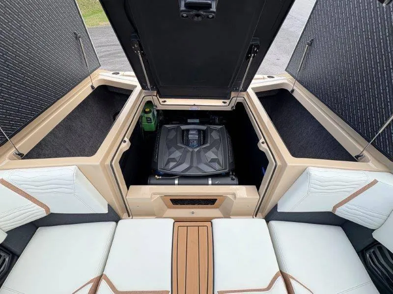 Slide: The Image of Nautique G25 2025 - 103