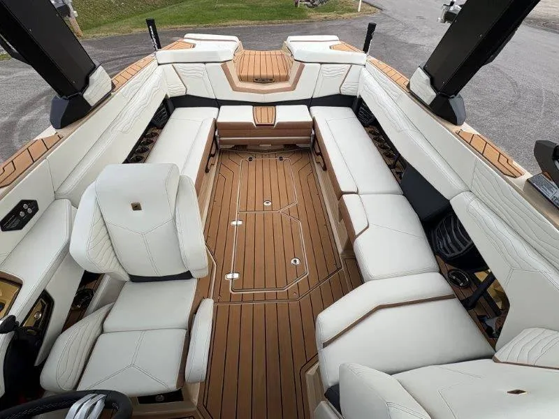 Slide: The Image of Nautique G25 2025 - 54