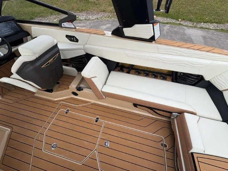 Slide: The Image of Nautique G25 2025 - 59