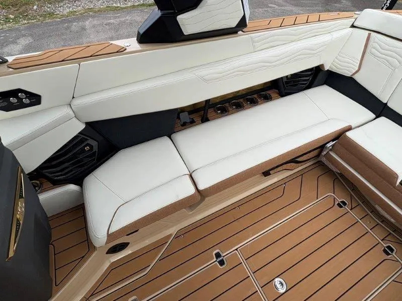 Slide: The Image of Nautique G25 2025 - 60