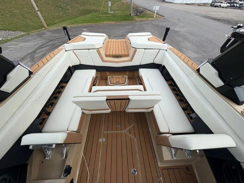 Slide: The Image of Nautique G25 2025 - 61