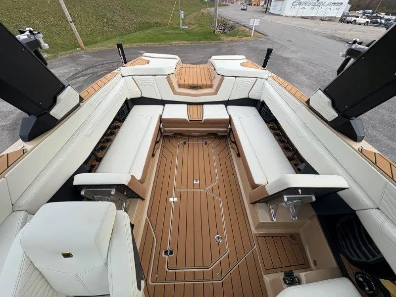 Slide: The Image of Nautique G25 2025 - 62