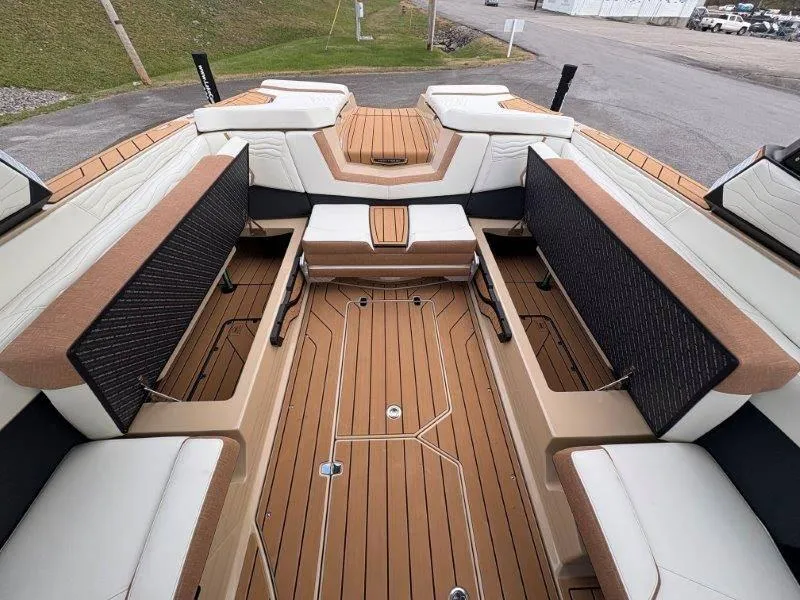 Slide: The Image of Nautique G25 2025 - 63