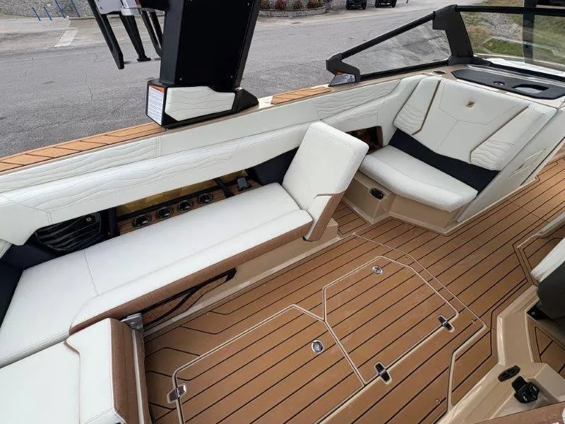 Slide: The Image of Nautique G25 2025 - 64