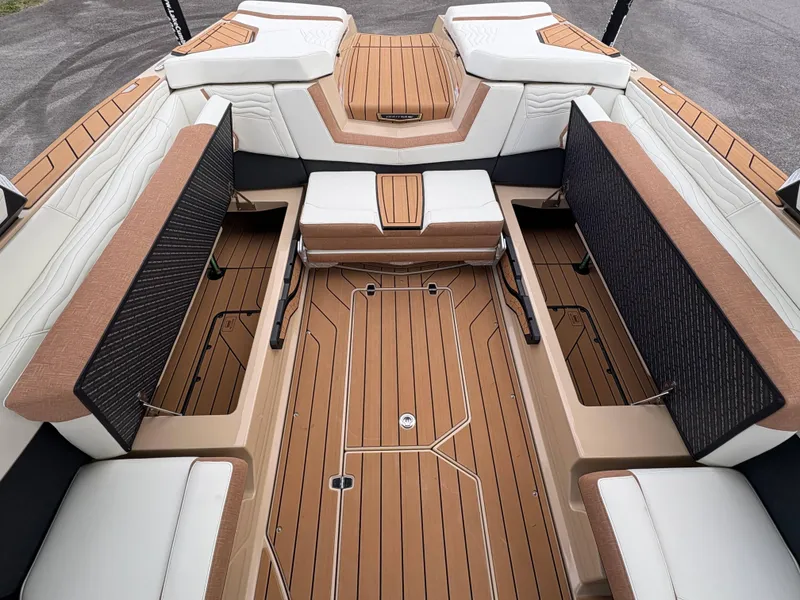 Slide: The Image of Nautique G25 2025 - 65