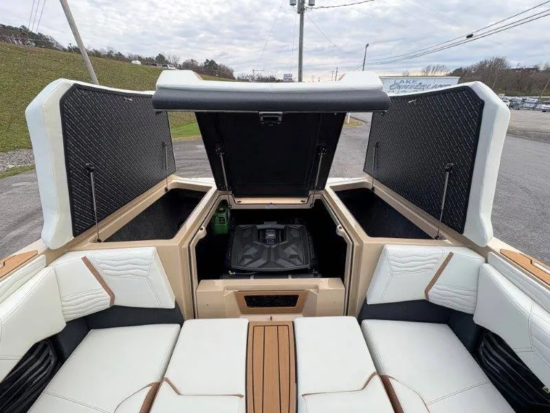 Slide: The Image of Nautique G25 2025 - 94