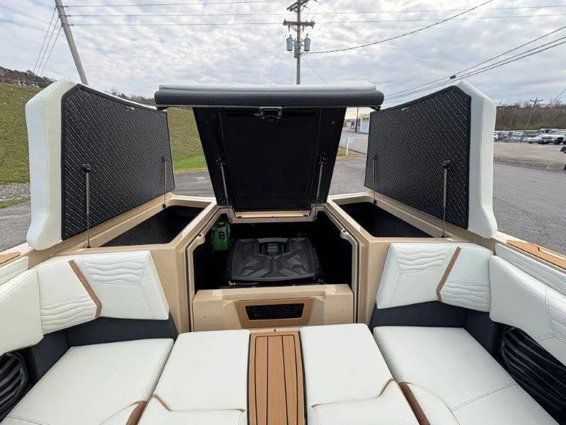 Slide: The Image of Nautique G25 2025 - 97