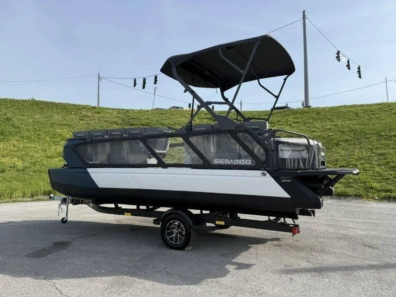 Slide: The Image of Sea-Doo Switch Cruise 21 2025 - 14