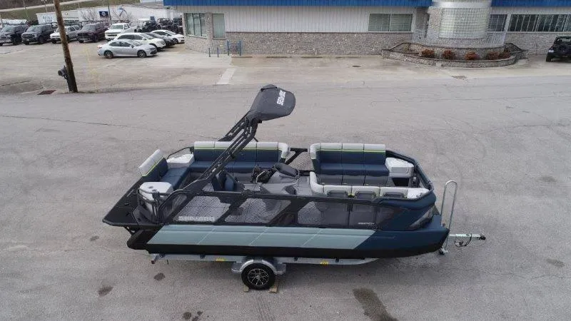 Slide: The Image of Sea-Doo Switch Cruise Limited 21 2025 - 3