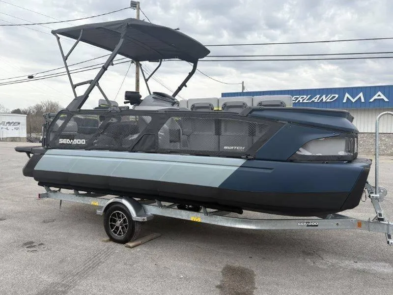 Slide: The Image of Sea-Doo Switch Cruise Limited 21' 230HP 2025 - 51