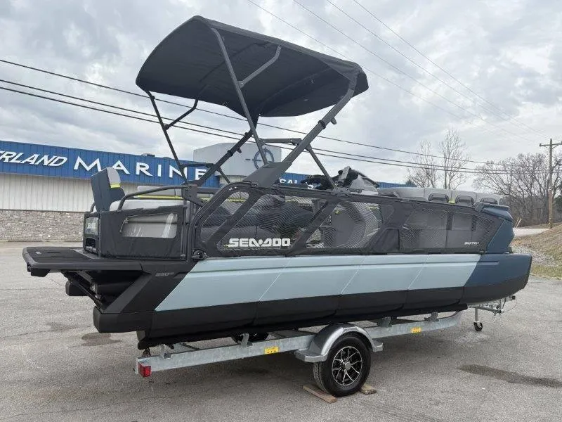 Slide: The Image of Sea-Doo Switch Cruise Limited 21' 230HP 2025 - 59