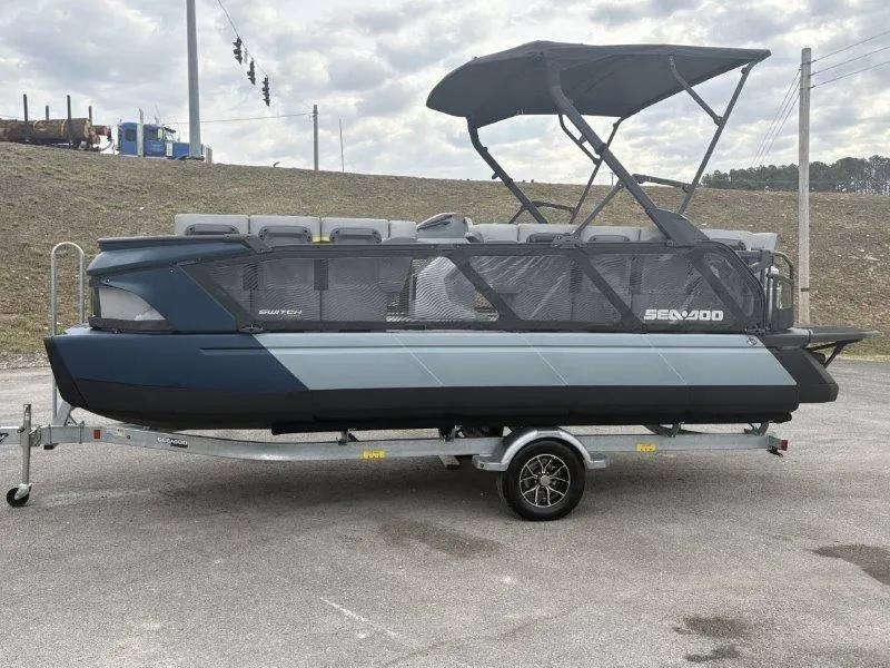 Slide: The Image of Sea-Doo Switch Cruise Limited 21' 230HP 2025 - 60