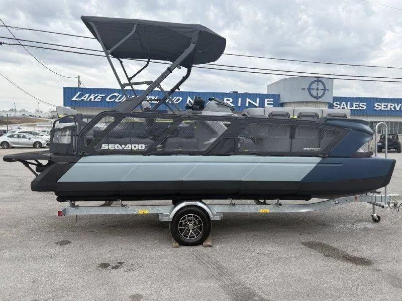 Slide: The Image of Sea-Doo Switch Cruise Limited 21' 230HP 2025 - 62