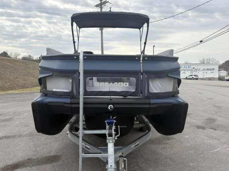 Slide: The Image of Sea-Doo Switch Cruise Limited 21' 230HP 2025 - 63