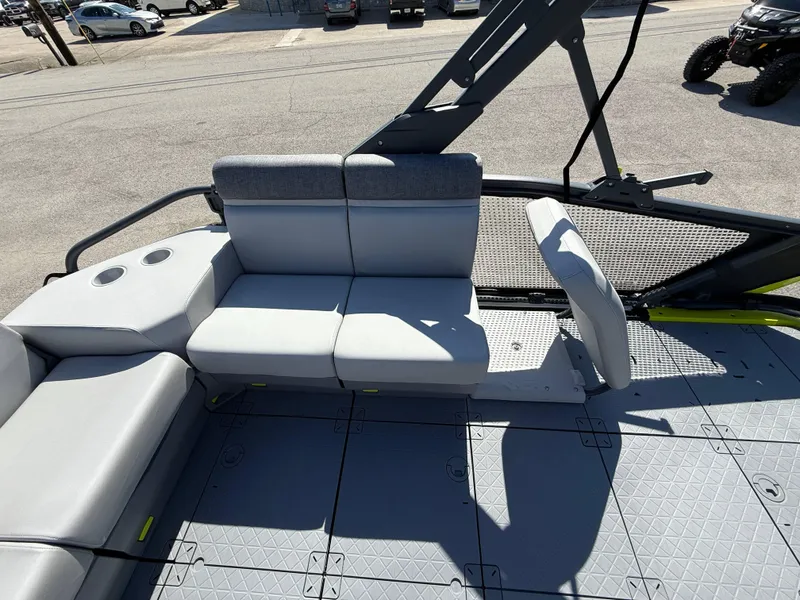 Slide: The Image of Sea-Doo Switch Sport 13' 170HP 2025 - 17