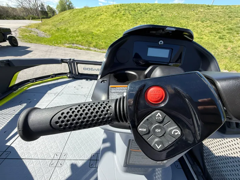 Slide: The Image of Sea-Doo Switch Sport 13' 170HP 2025 - 18