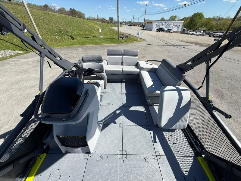 Slide: The Image of Sea-Doo Switch Sport 13' 170HP 2025 - 22