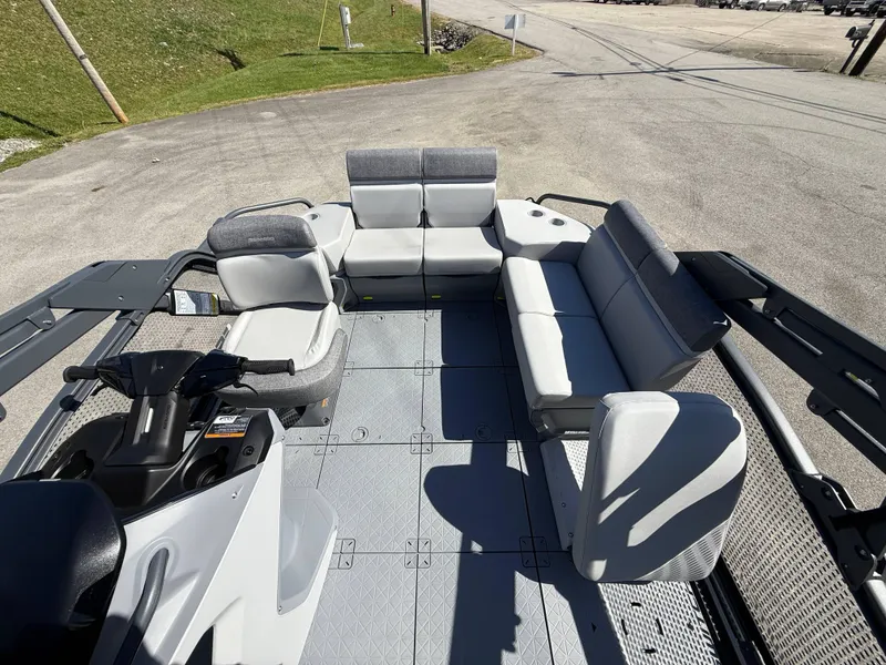 Slide: The Image of Sea-Doo Switch Sport 13' 170HP 2025 - 23