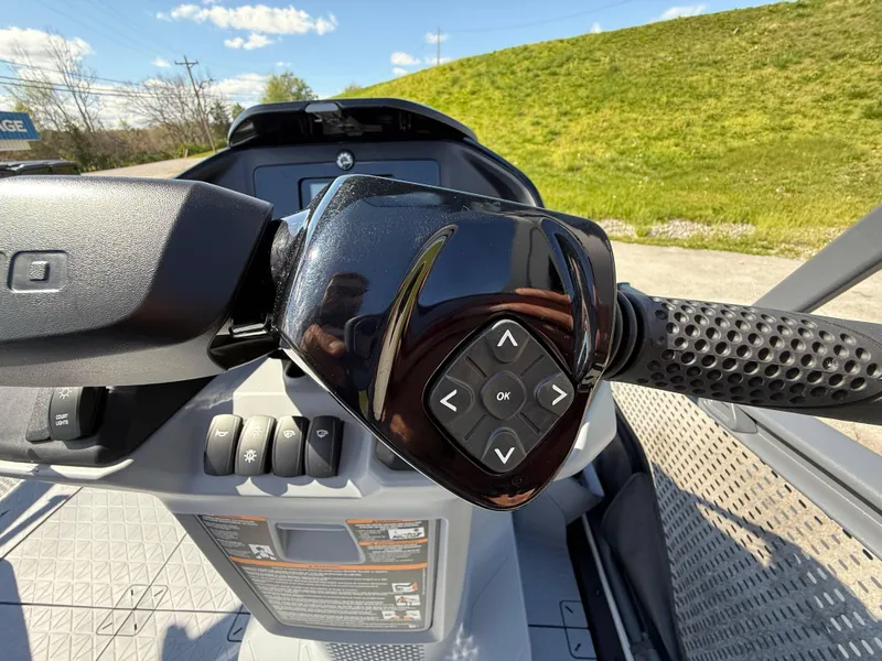 Slide: The Image of Sea-Doo Switch Sport 13' 170HP 2025 - 25