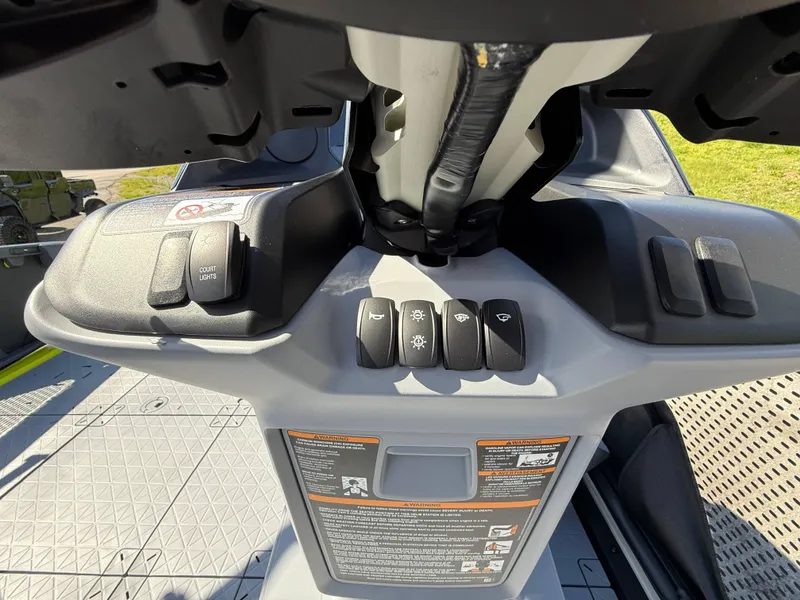 Slide: The Image of Sea-Doo Switch Sport 13' 170HP 2025 - 28
