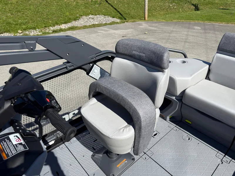Slide: The Image of Sea-Doo Switch Sport 13' 170HP 2025 - 37