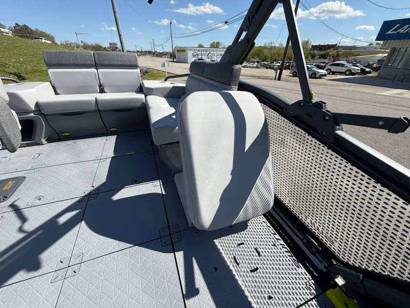 Slide: The Image of Sea-Doo Switch Sport 13' 170HP 2025 - 38