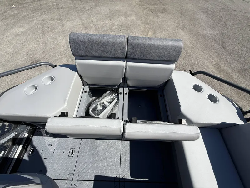 Slide: The Image of Sea-Doo Switch Sport 13' 170HP 2025 - 41