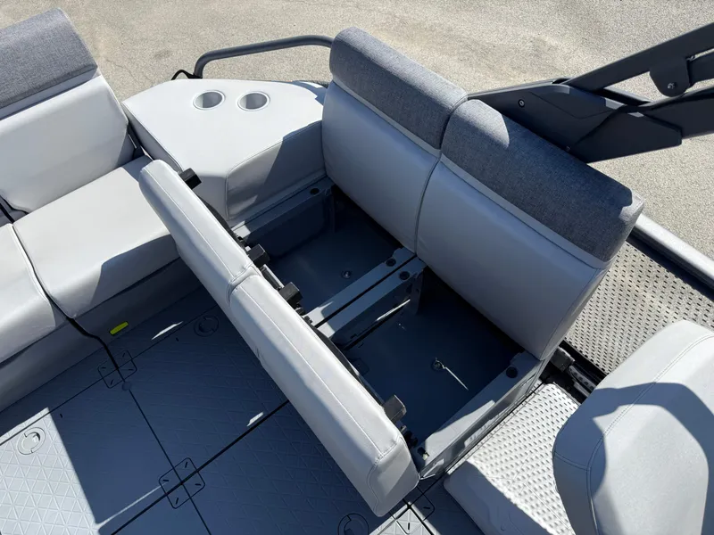 Slide: The Image of Sea-Doo Switch Sport 13' 170HP 2025 - 43