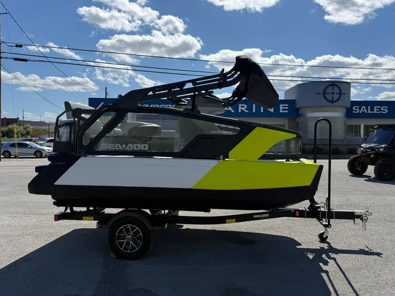 Slide: The Image of Sea-Doo Switch Sport 13' 170HP 2025 - 46