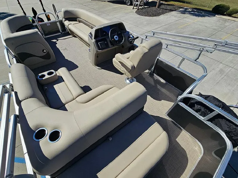 Slide: The Image of 2025 Sun Tracker Party Barge® 18 DLX - 10