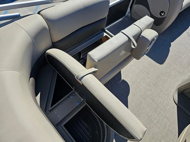 Slide: The Image of 2025 Sun Tracker Party Barge® 18 DLX - 13