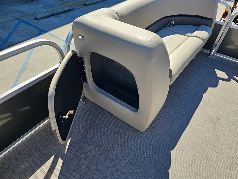 Slide: The Image of 2025 Sun Tracker Party Barge® 18 DLX - 21