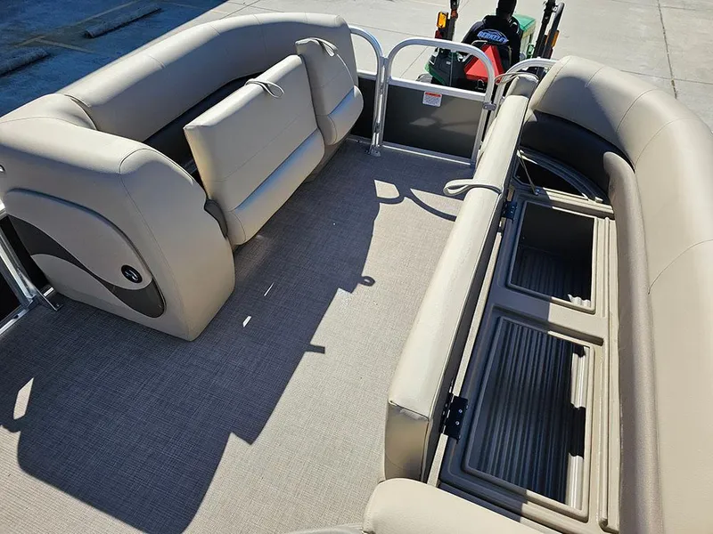 Slide: The Image of 2025 Sun Tracker Party Barge® 18 DLX - 22