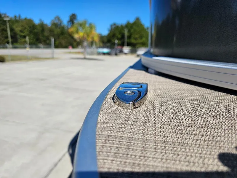 Slide: The Image of 2025 Sun Tracker Party Barge® 18 DLX - 26