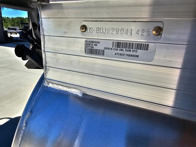 Slide: The Image of 2025 Sun Tracker Party Barge® 18 DLX - 29