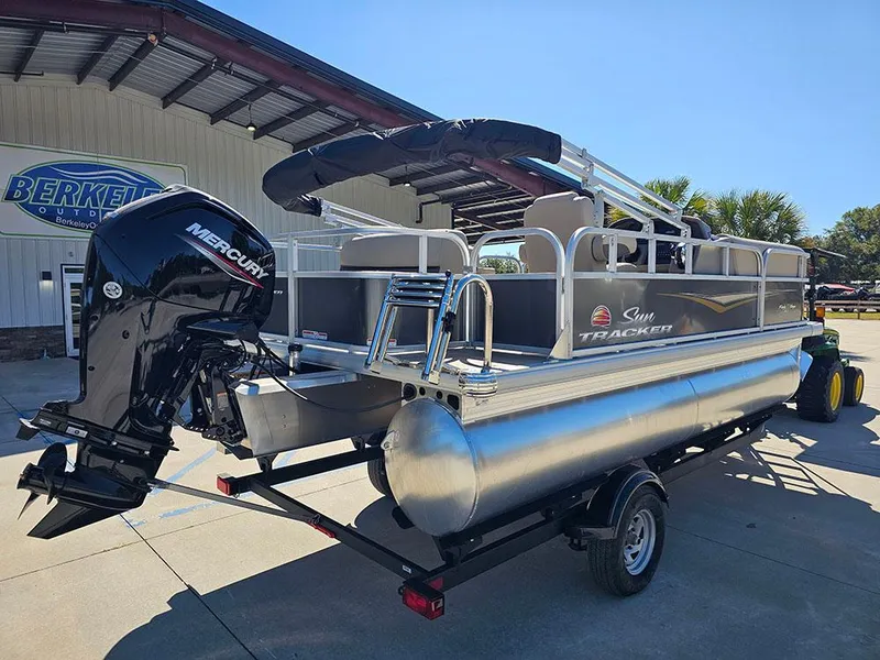 Slide: The Image of 2025 Sun Tracker Party Barge® 18 DLX - 3