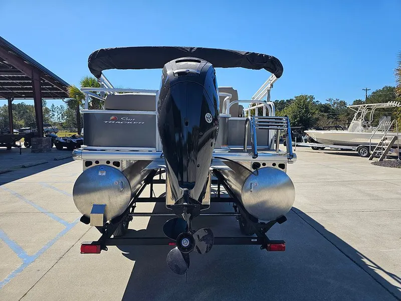 Slide: The Image of 2025 Sun Tracker Party Barge® 18 DLX - 8
