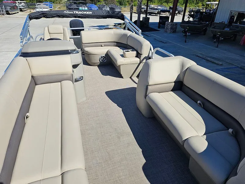 Slide: The Image of 2025 Sun Tracker Party Barge® 18 DLX - 9