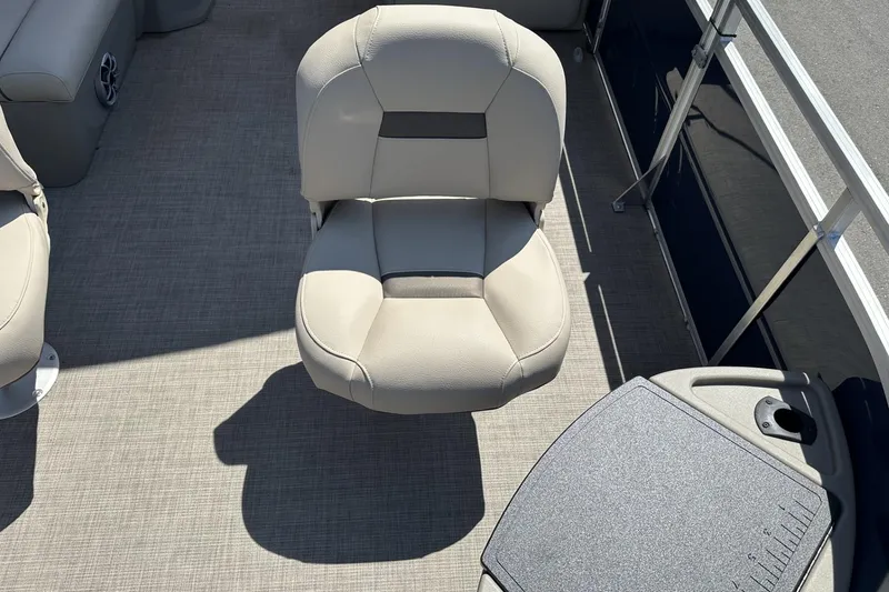 Slide: The Image of 2025 Sun Tracker Fishin' Barge 22 DLX boat seat and deck view. - 11