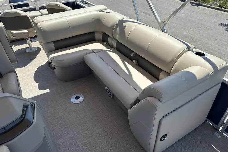 Slide: The Image of Luxurious seating on 2025 Sun Tracker Fishin' Barge 22 DLX pontoon boat. - 19