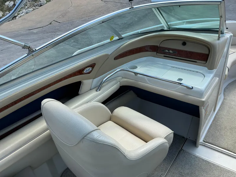 Slide: The Image of Sea Ray 230 2000 - 10