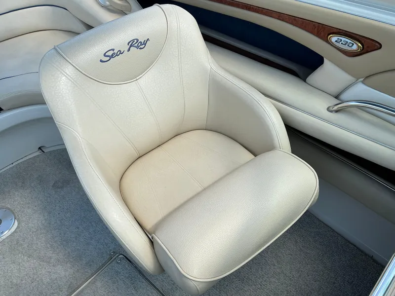 Slide: The Image of Sea Ray 230 2000 - 11