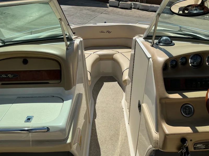 Slide: The Image of Sea Ray 230 2000 - 19