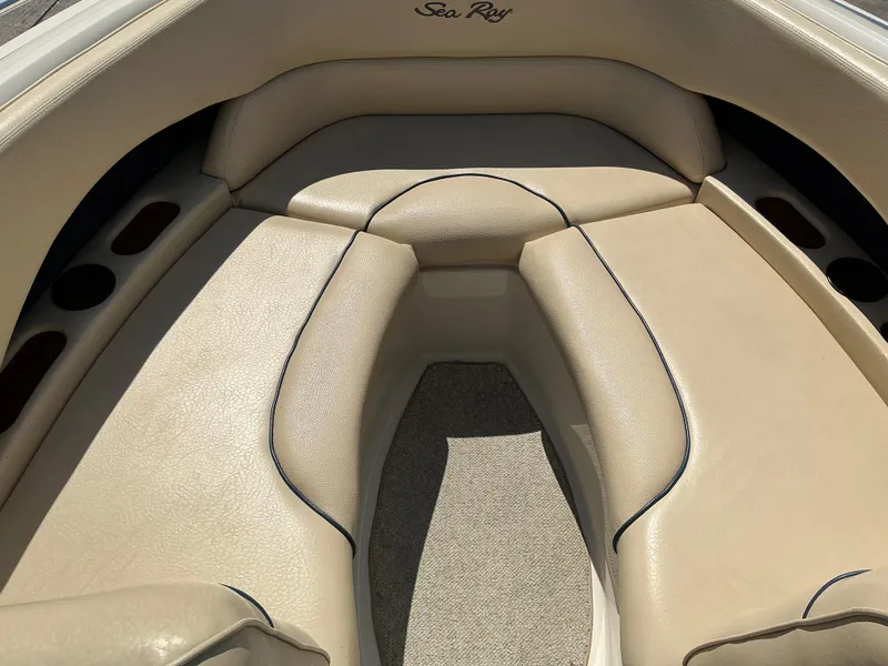 Slide: The Image of Sea Ray 230 2000 - 20