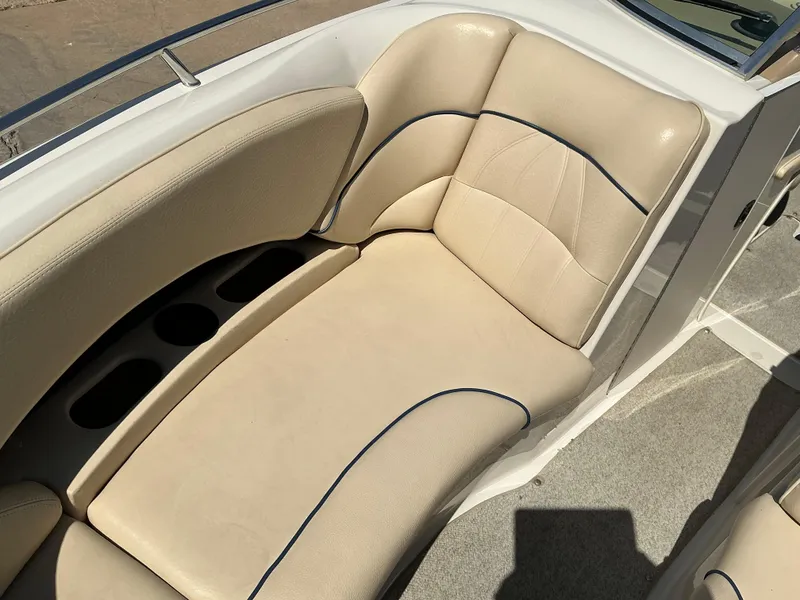 Slide: The Image of Sea Ray 230 2000 - 23