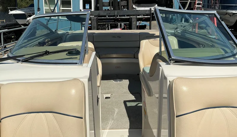 Slide: The Image of Sea Ray 230 2000 - 26