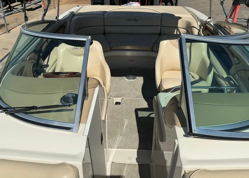 Slide: The Image of Sea Ray 230 2000 - 27