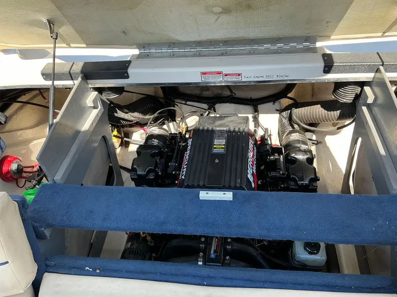 Slide: The Image of Sea Ray 230 2000 - 28