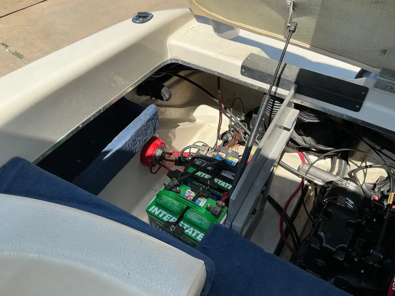 Slide: The Image of Sea Ray 230 2000 - 29