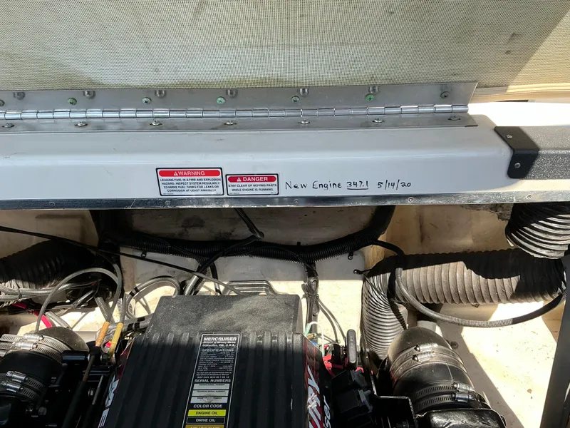 Slide: The Image of Sea Ray 230 2000 - 30